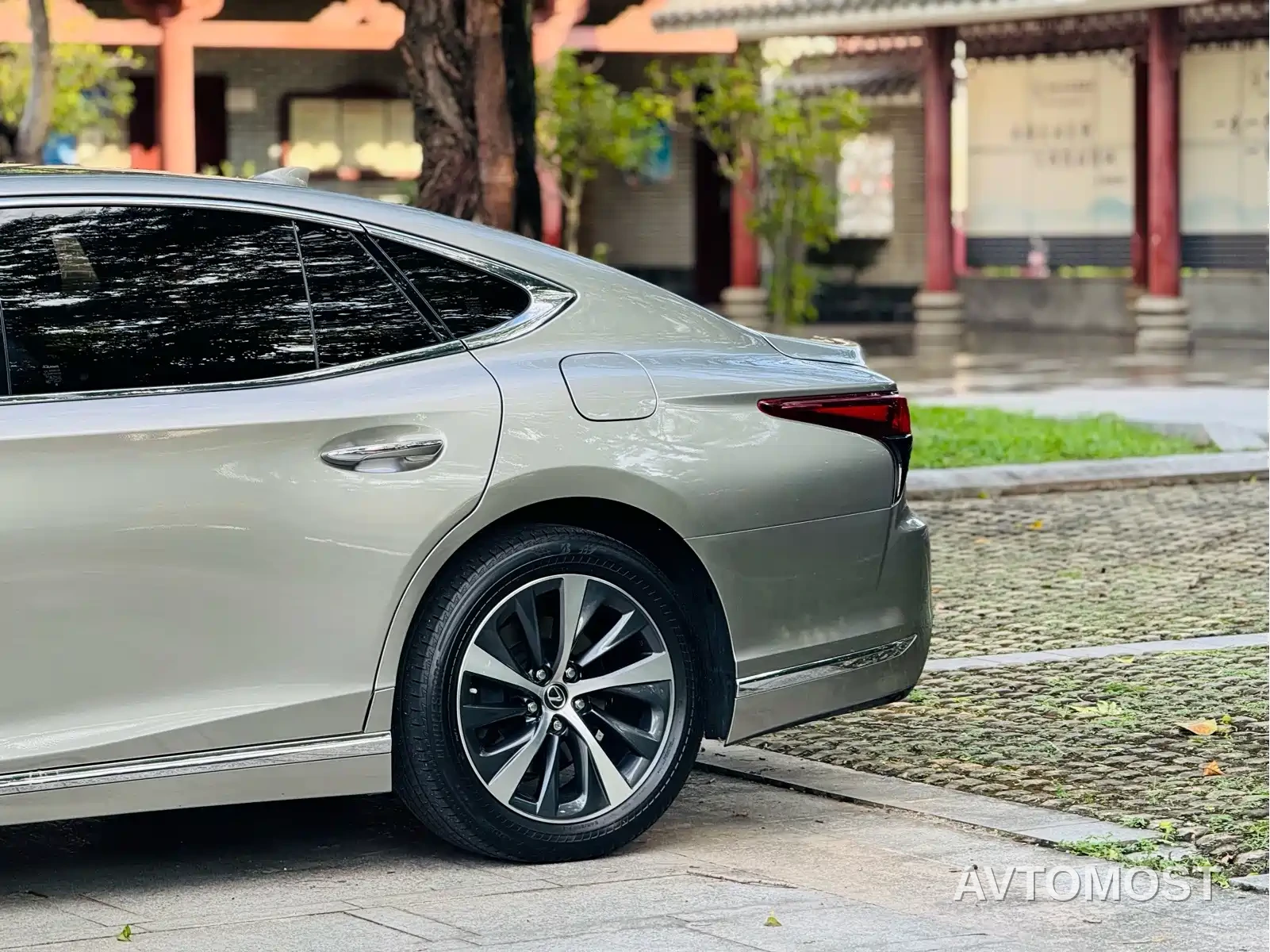 Lexus LS 2021 500h Excellence Edition — фото 28