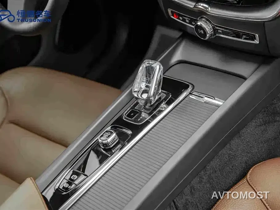 Volvo XC60 2024 B5 AWD Zhiyi Luxury Edition — фото 15