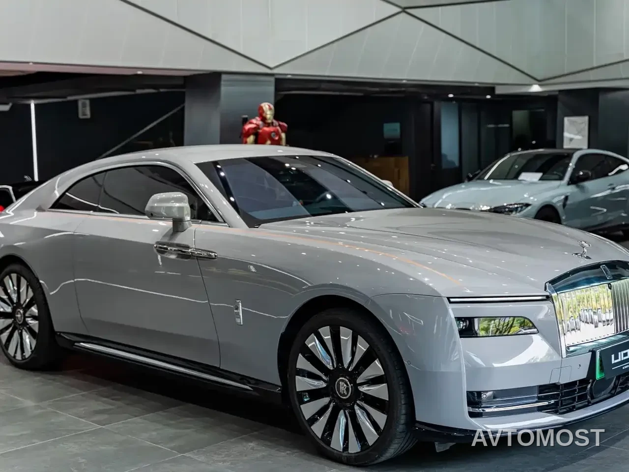 Rolls-Royce Spectre 2024 Standard Model — фото 2