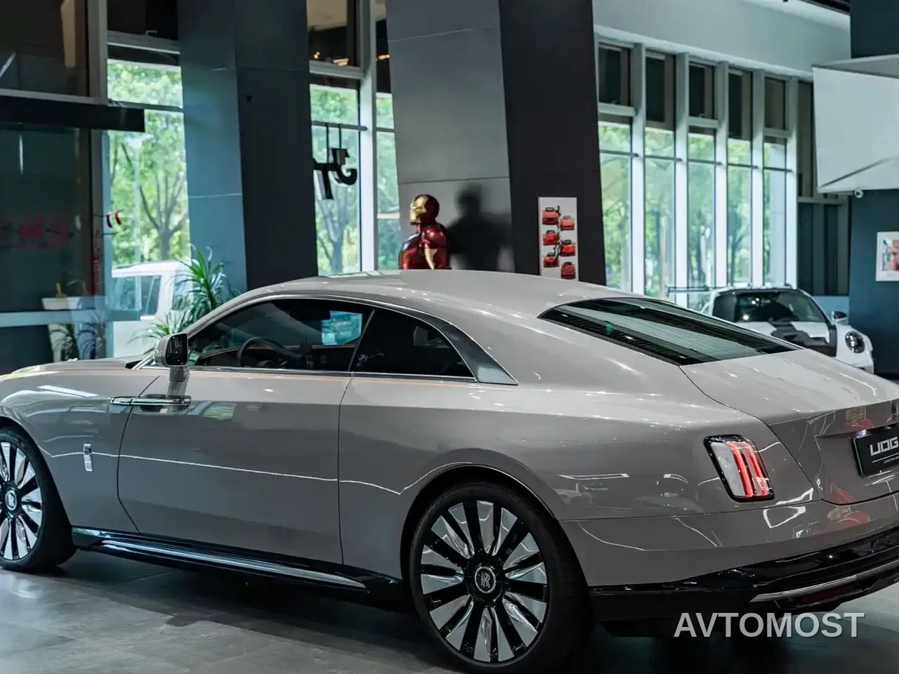 Rolls-Royce Spectre 2024 Standard Model — фото 7