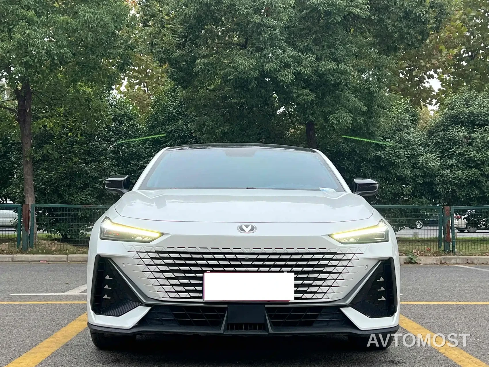 Changan UNI-V 2022 1.5T Premium Model — фото 2