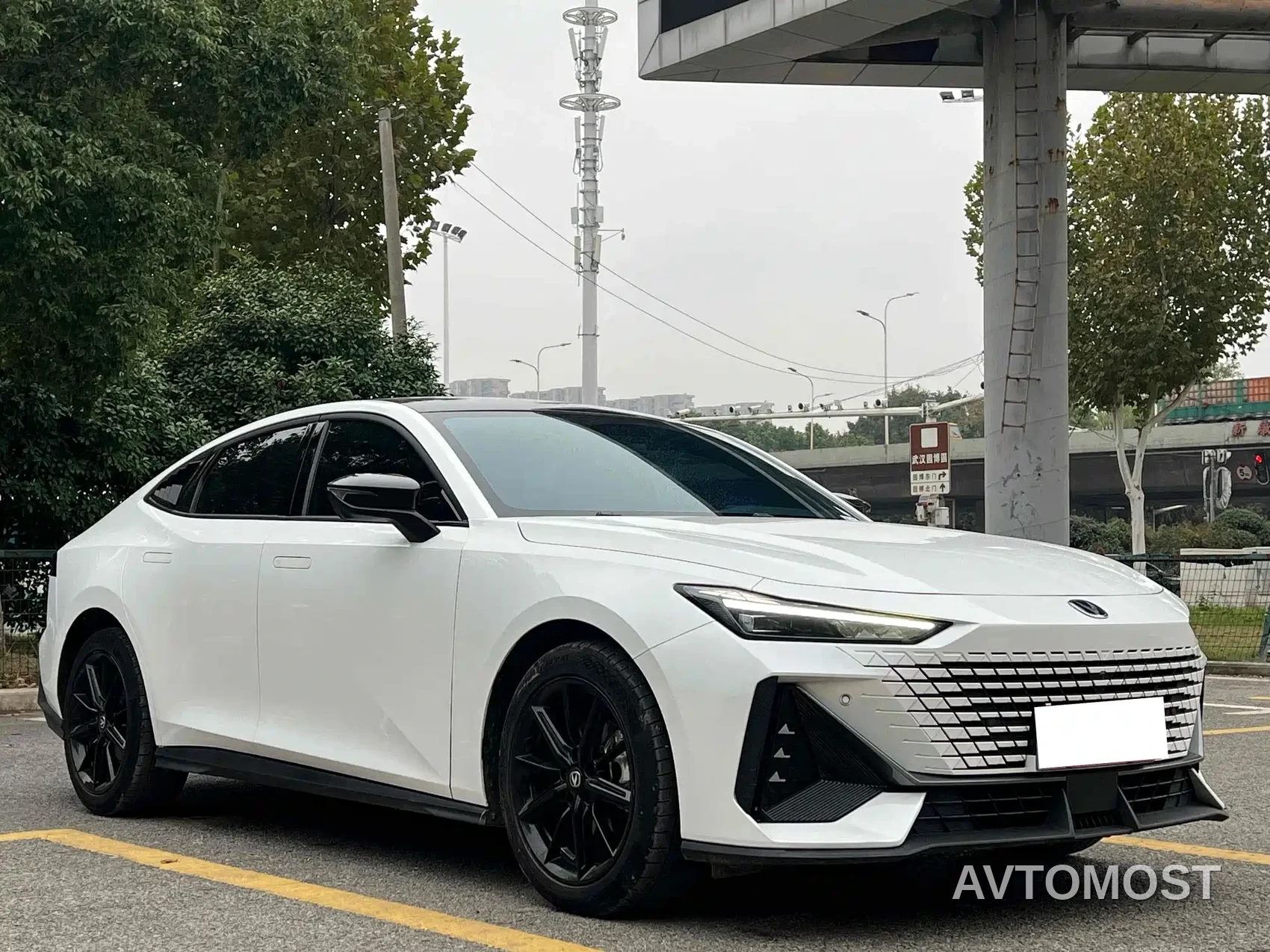 Changan UNI-V 2022 1.5T Premium Model — фото 3