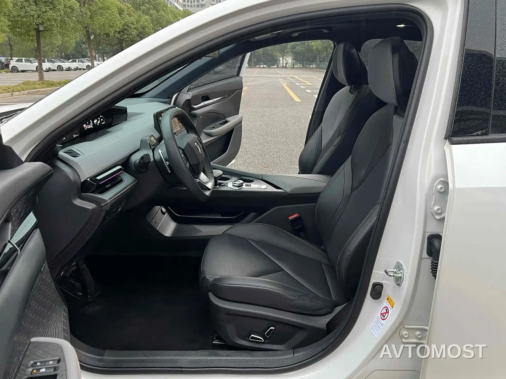 Changan UNI-V 2022 1.5T Premium Model — фото 4
