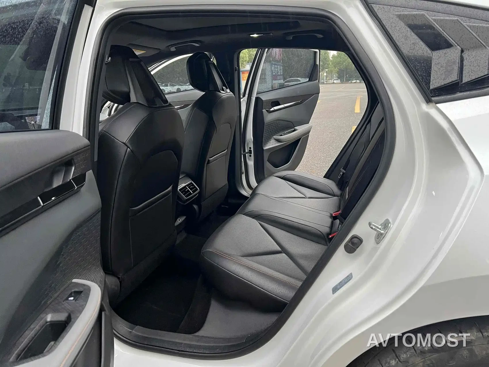 Changan UNI-V 2022 1.5T Premium Model — фото 5