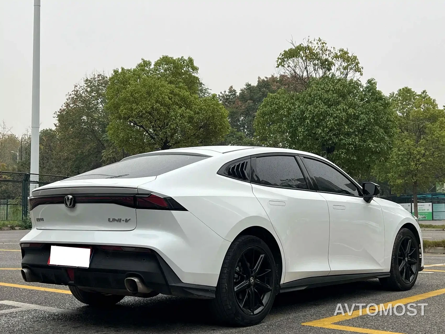 Changan UNI-V 2022 1.5T Premium Model — фото 6