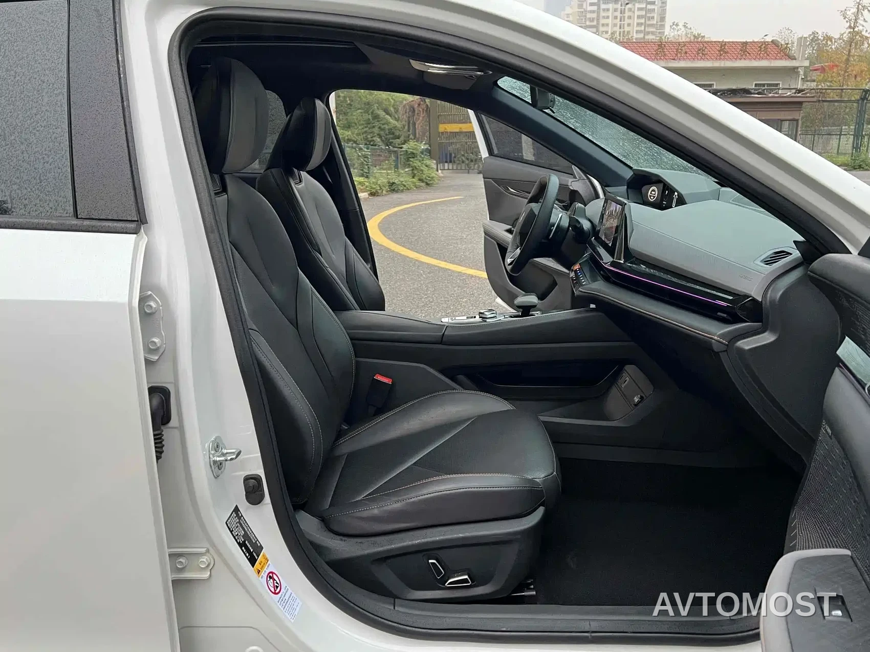 Changan UNI-V 2022 1.5T Premium Model — фото 9