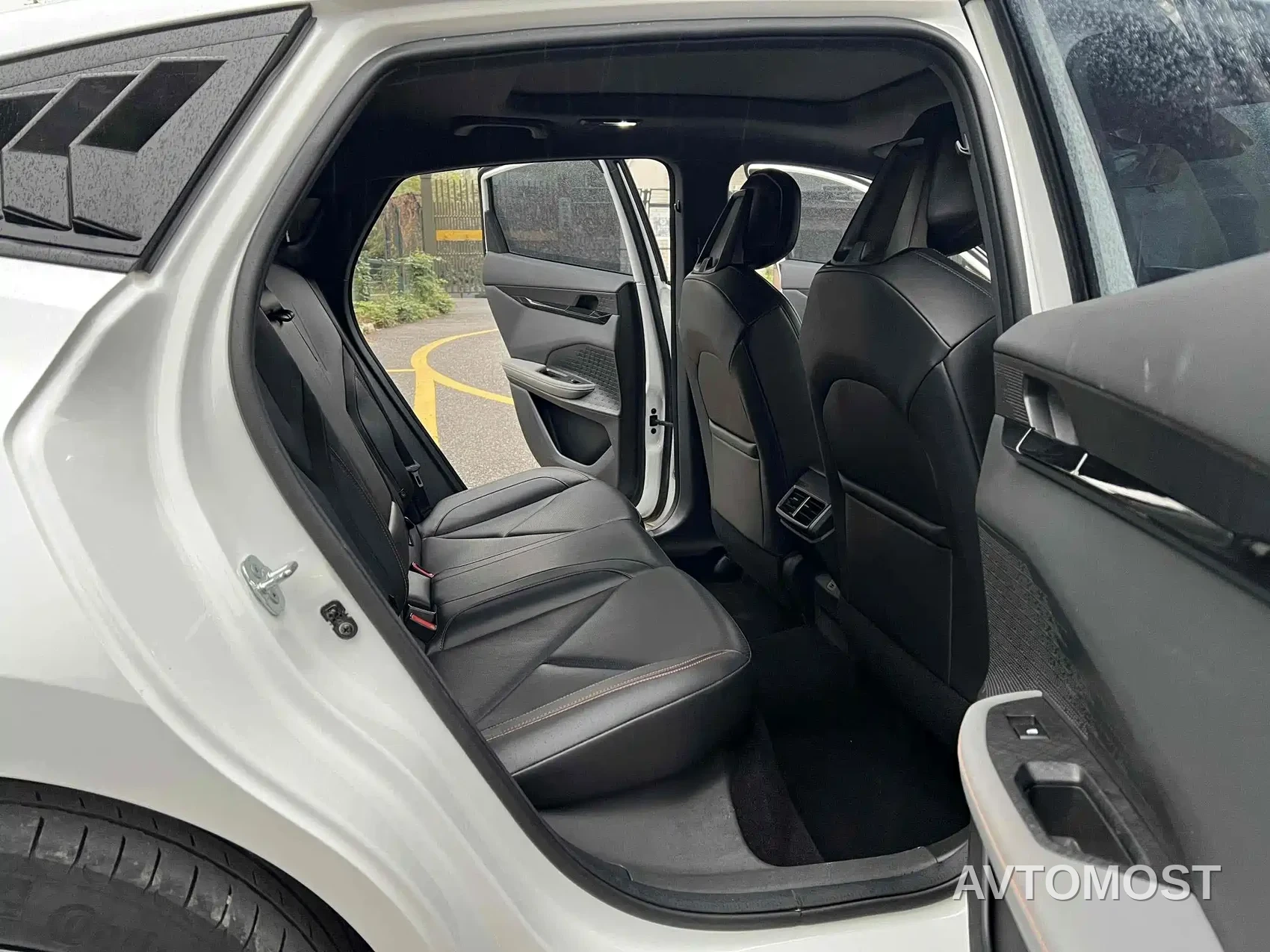 Changan UNI-V 2022 1.5T Premium Model — фото 10