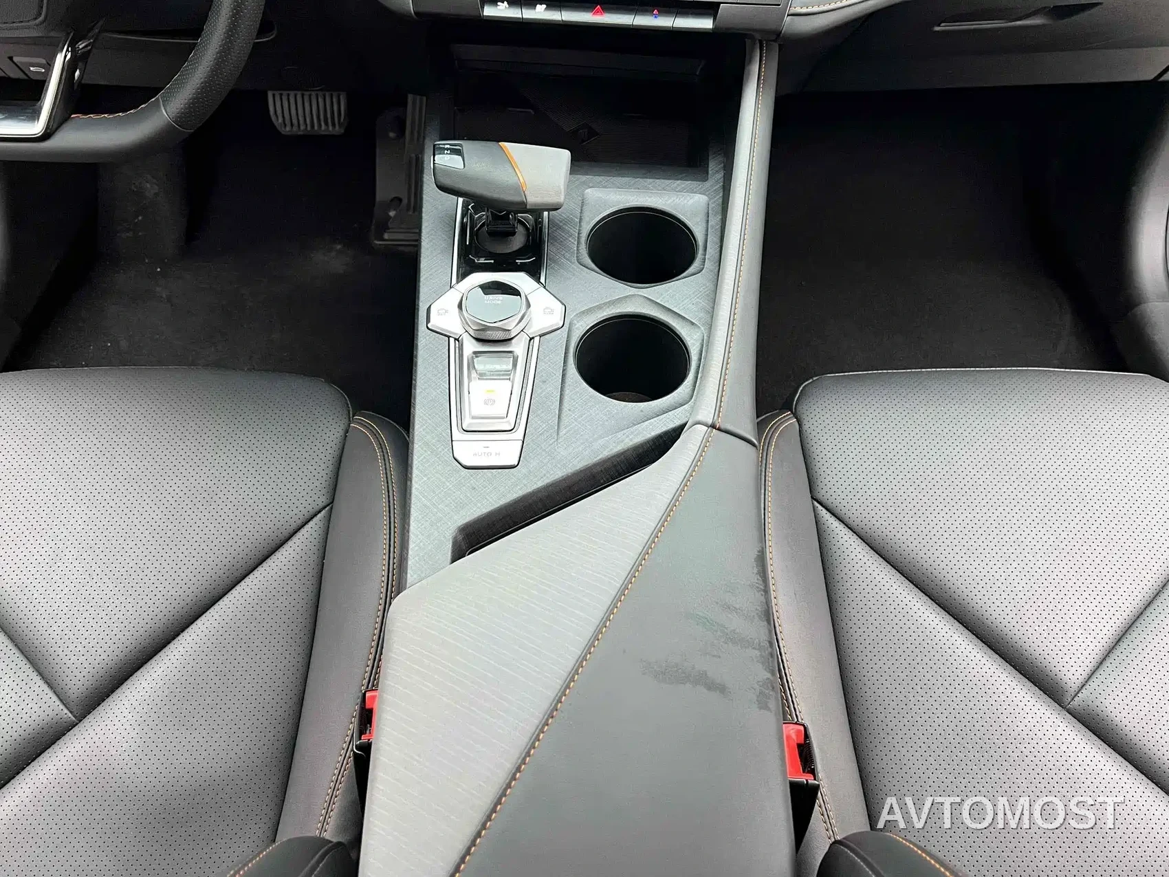 Changan UNI-V 2022 1.5T Premium Model — фото 11