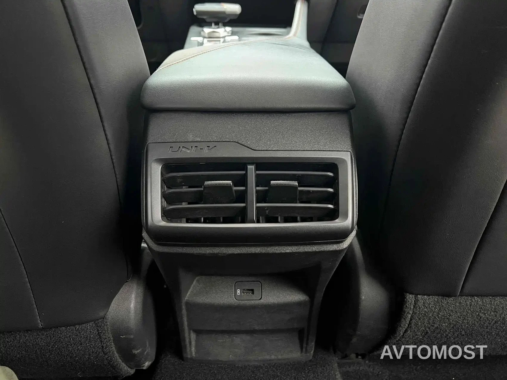 Changan UNI-V 2022 1.5T Premium Model — фото 13