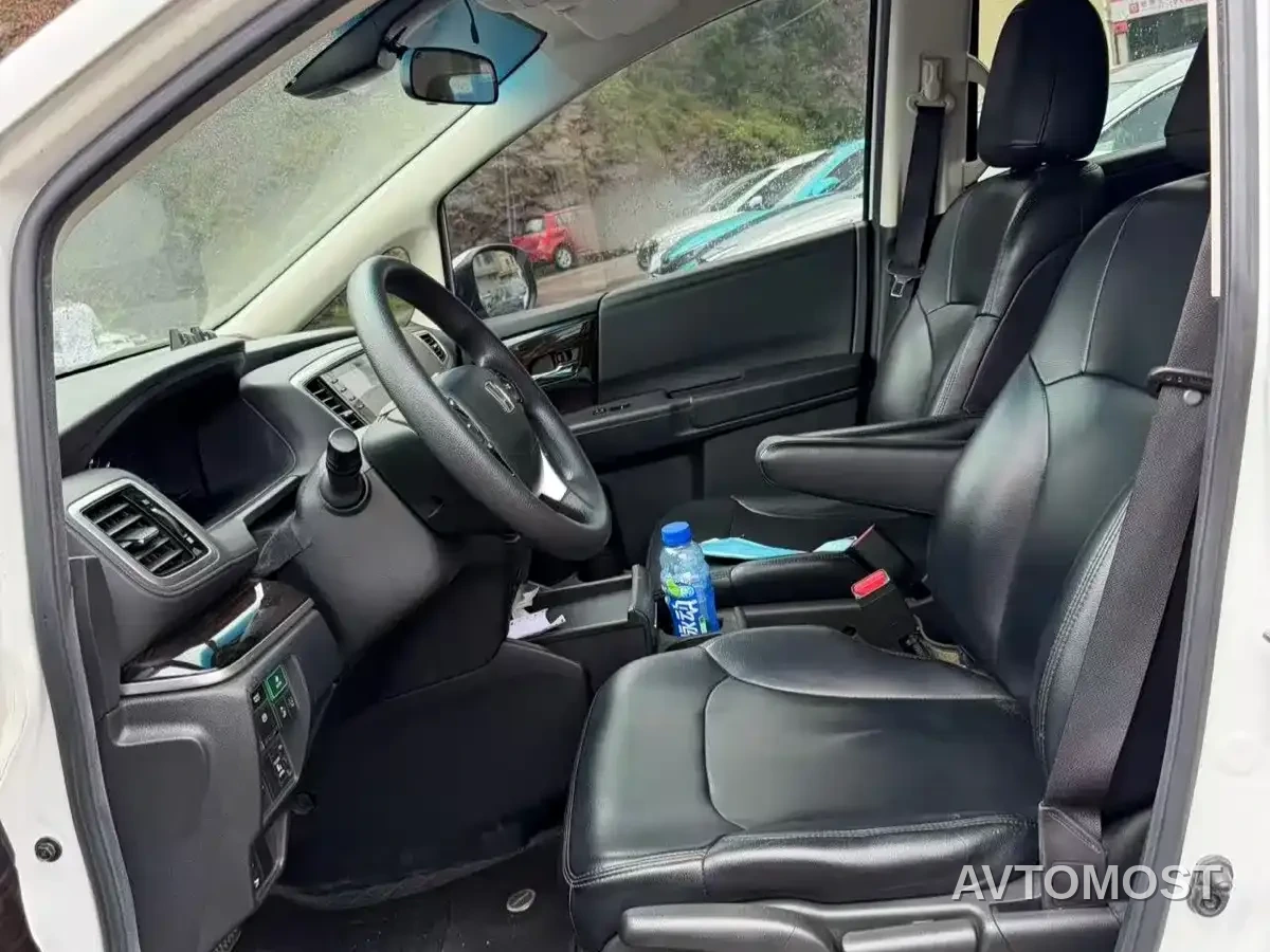 Honda Odyssey 2021 2.0L Sharp Premium Edition — фото 3