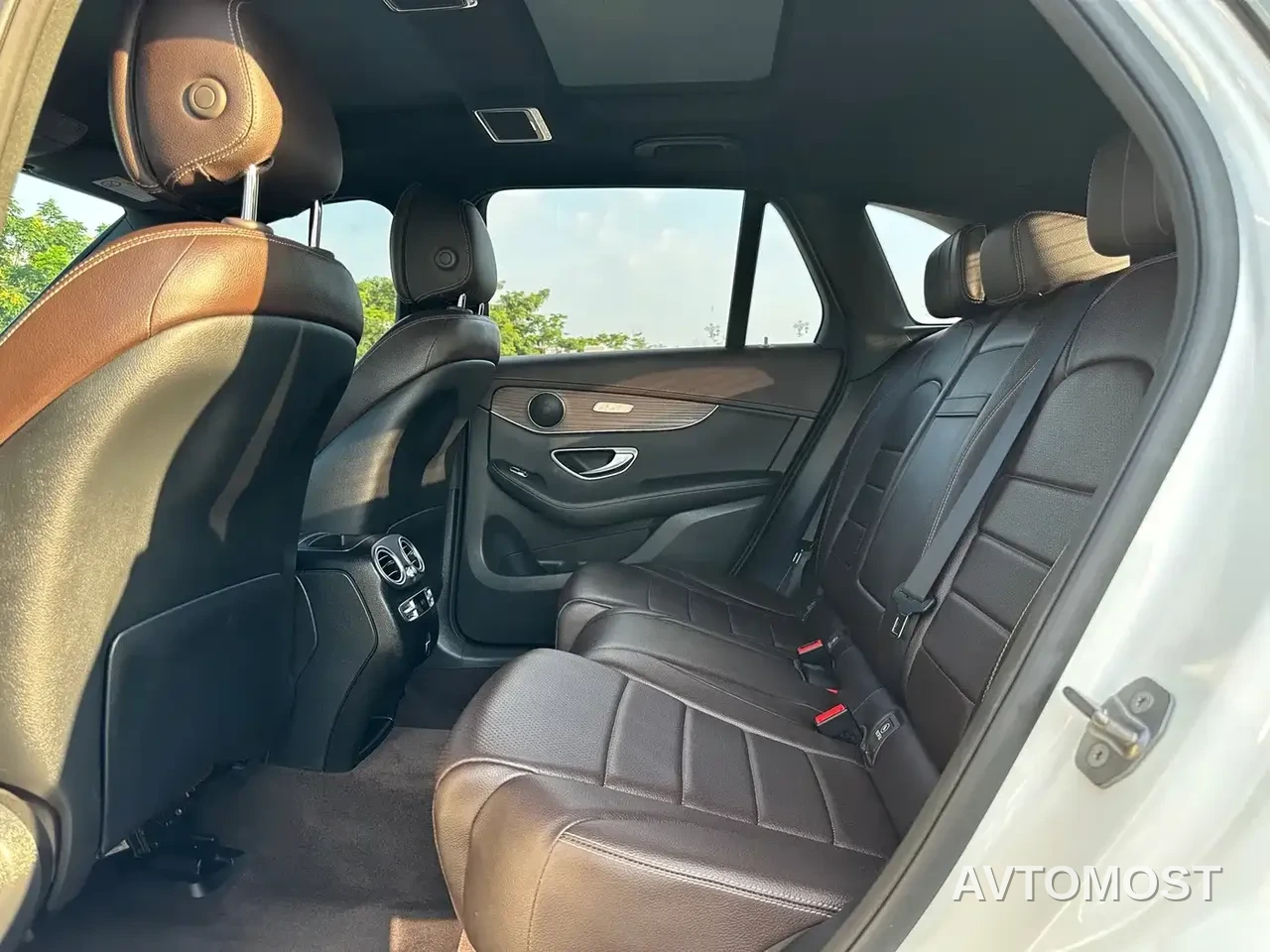 Mercedes-Benz GLC 2022 Facelift II GLC 260 L 4MATIC Luxury — фото 6