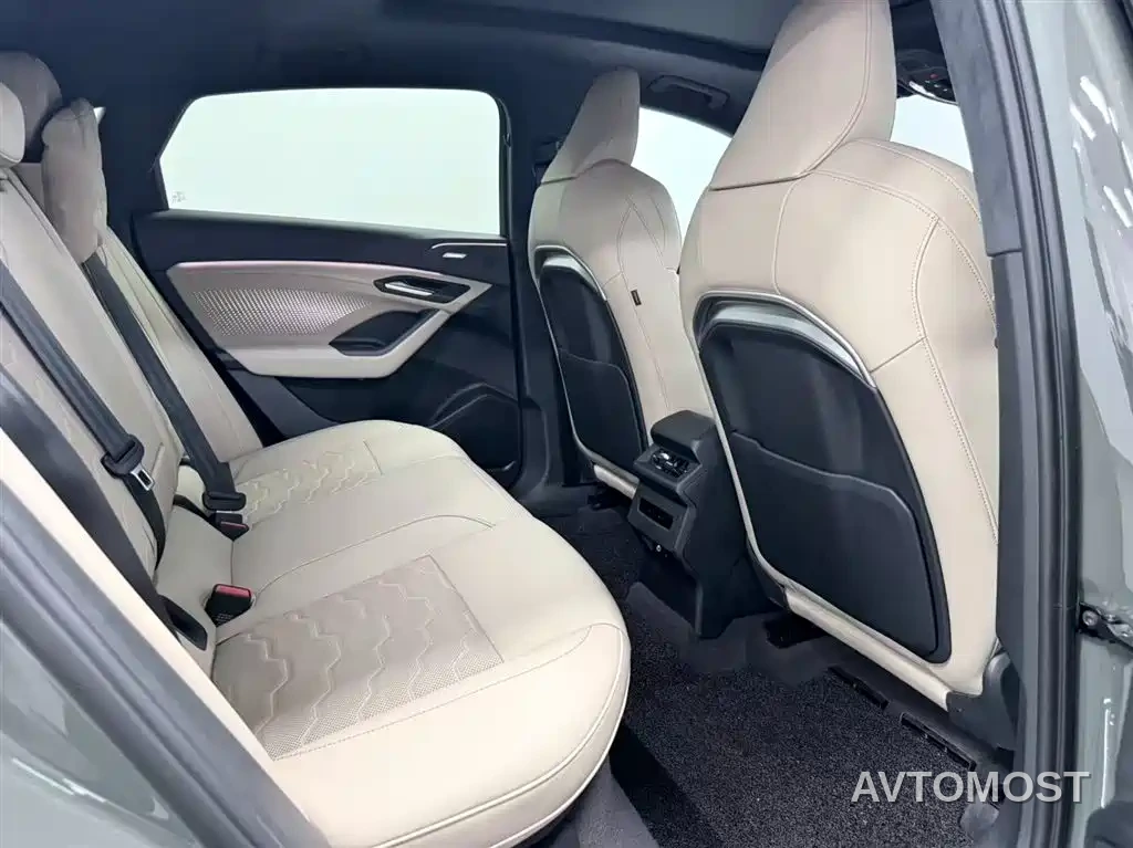 Audi Q6L Sportback e-tron 2025 Pioneer Navigation Edition — фото 7