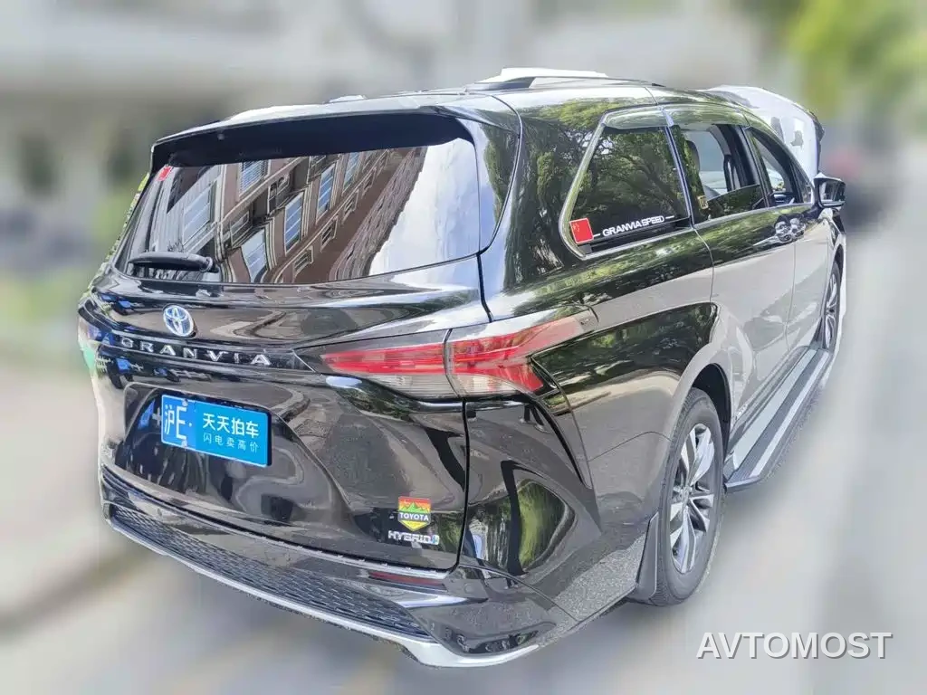Toyota Granvia 2023 2.5L Hybrid Luxury Edition — фото 2
