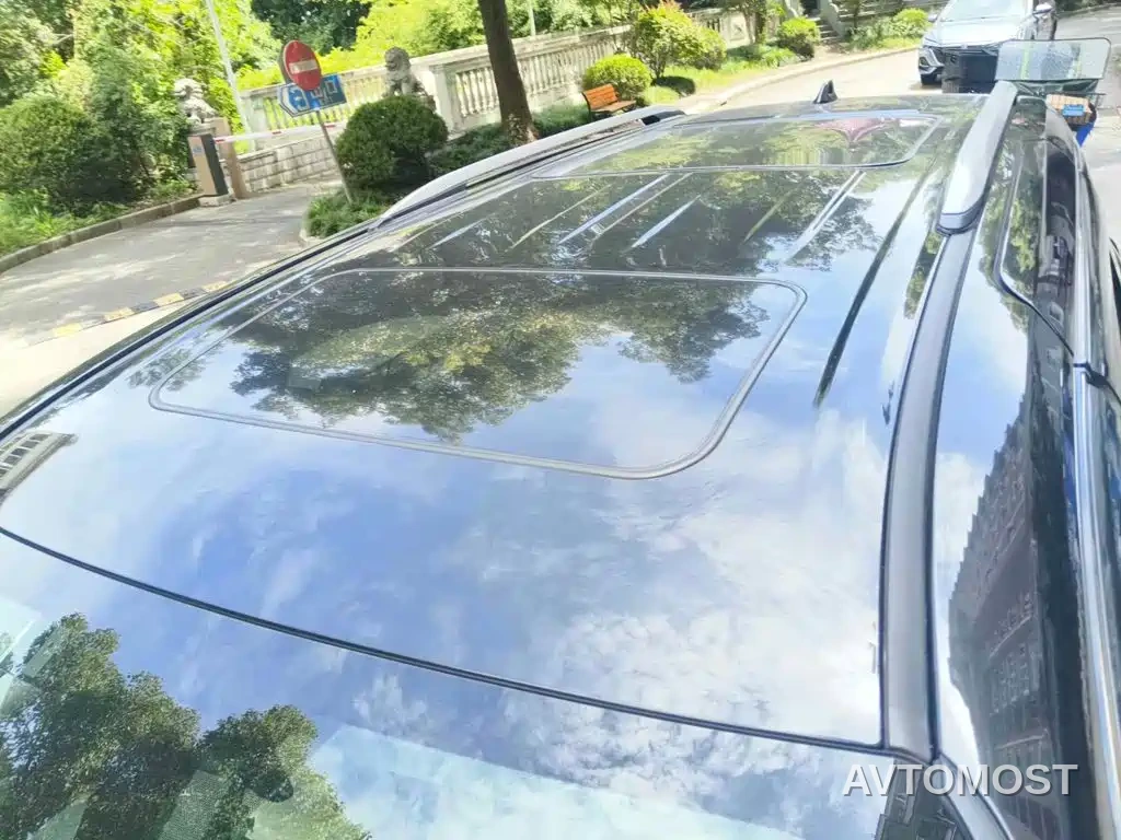 Toyota Granvia 2023 2.5L Hybrid Luxury Edition — фото 5
