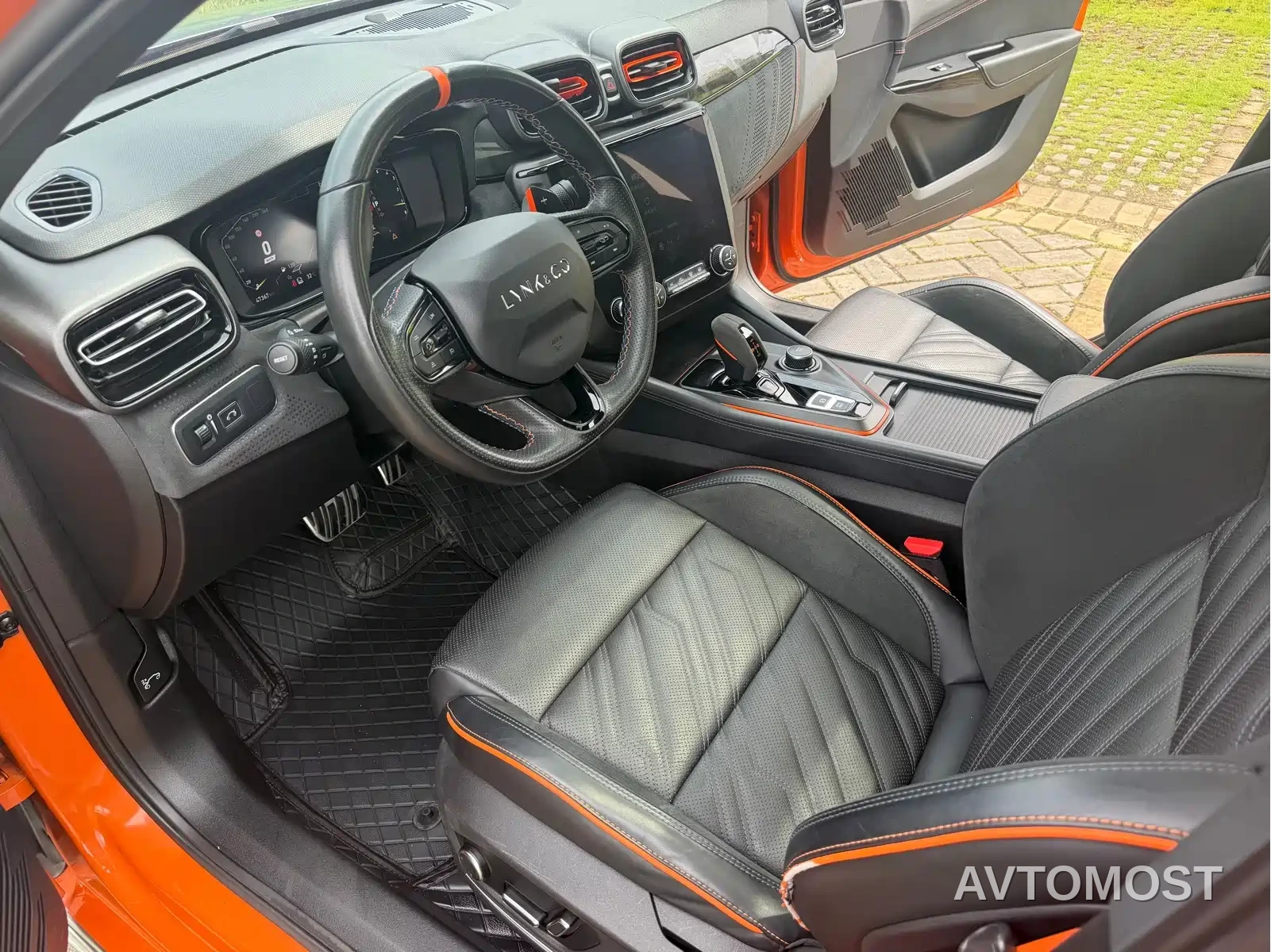 Lynk & Co 02 Hatchback 2021 2.0TD Halo Driving Control Package Edition — фото 9