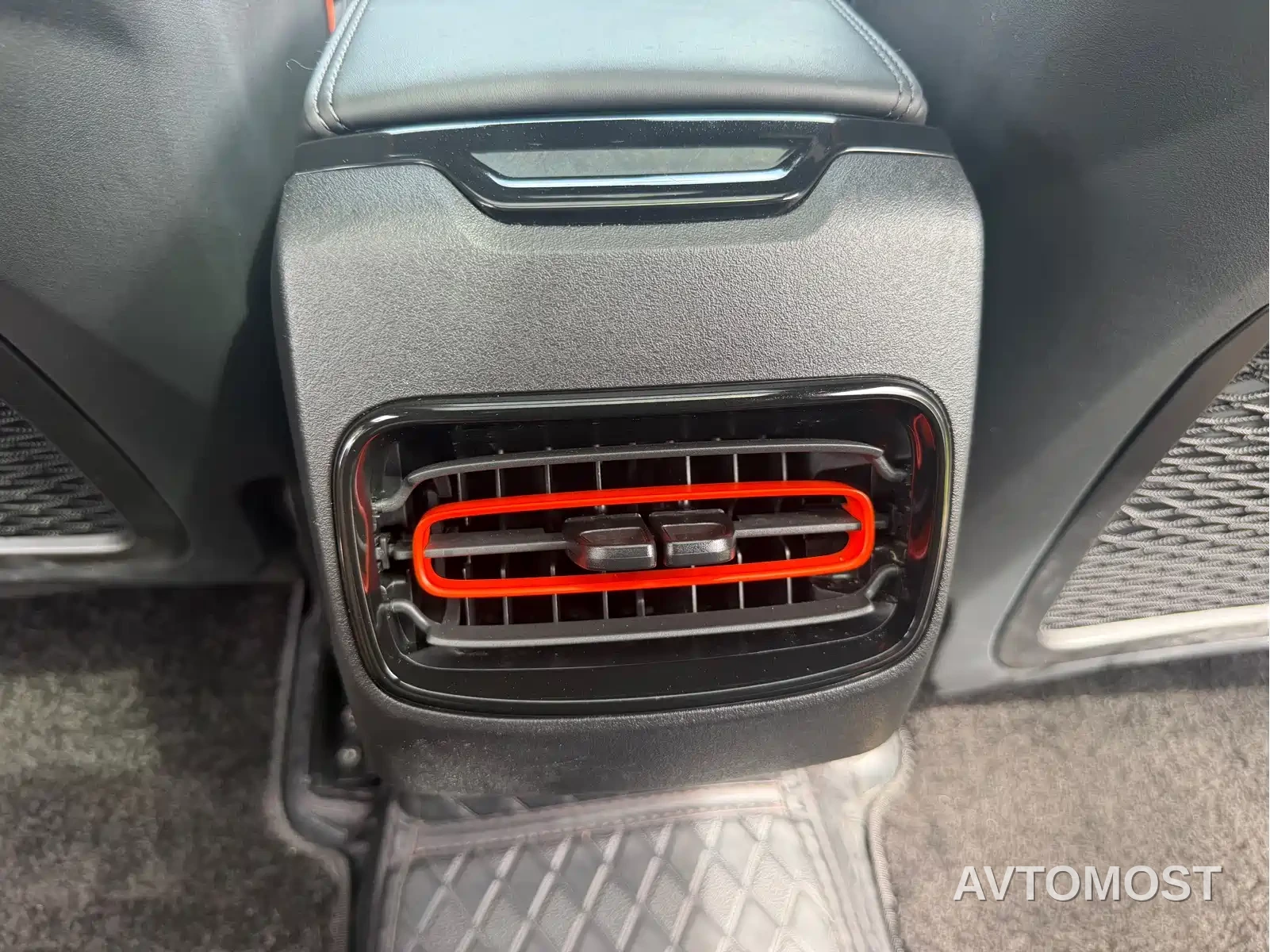 Lynk & Co 02 Hatchback 2021 2.0TD Halo Driving Control Package Edition — фото 13
