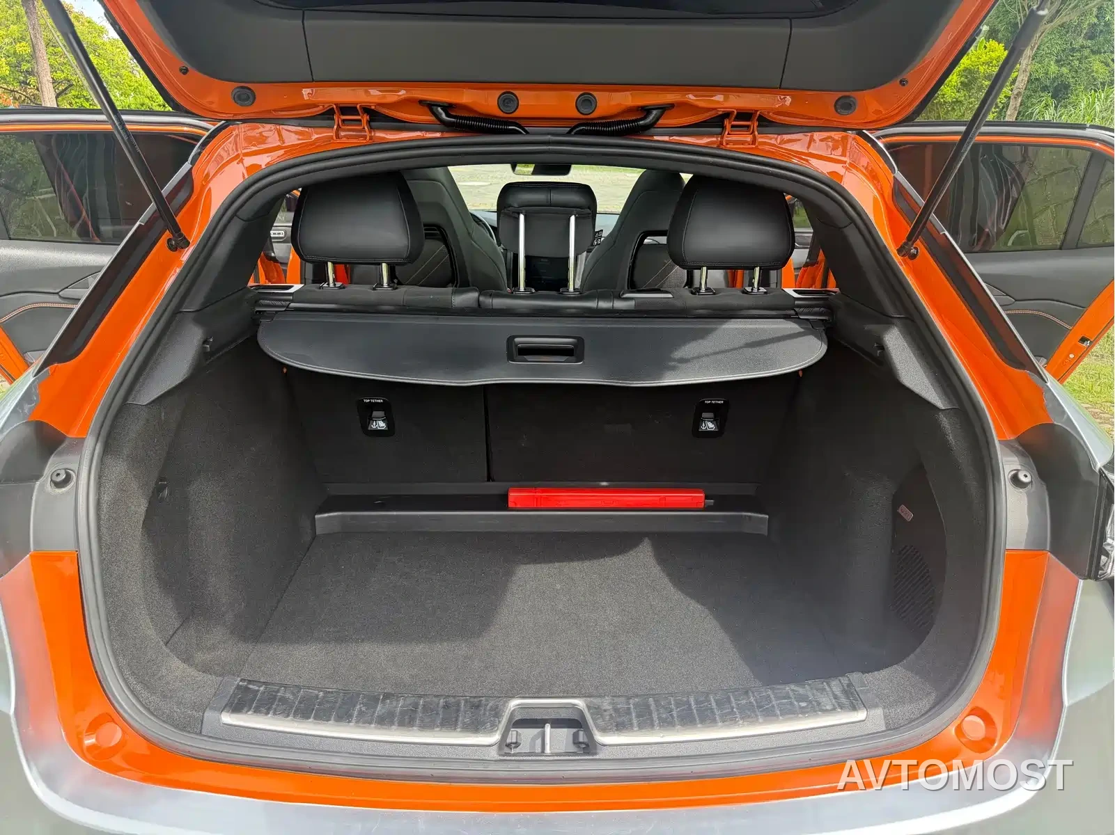 Lynk & Co 02 Hatchback 2021 2.0TD Halo Driving Control Package Edition — фото 18