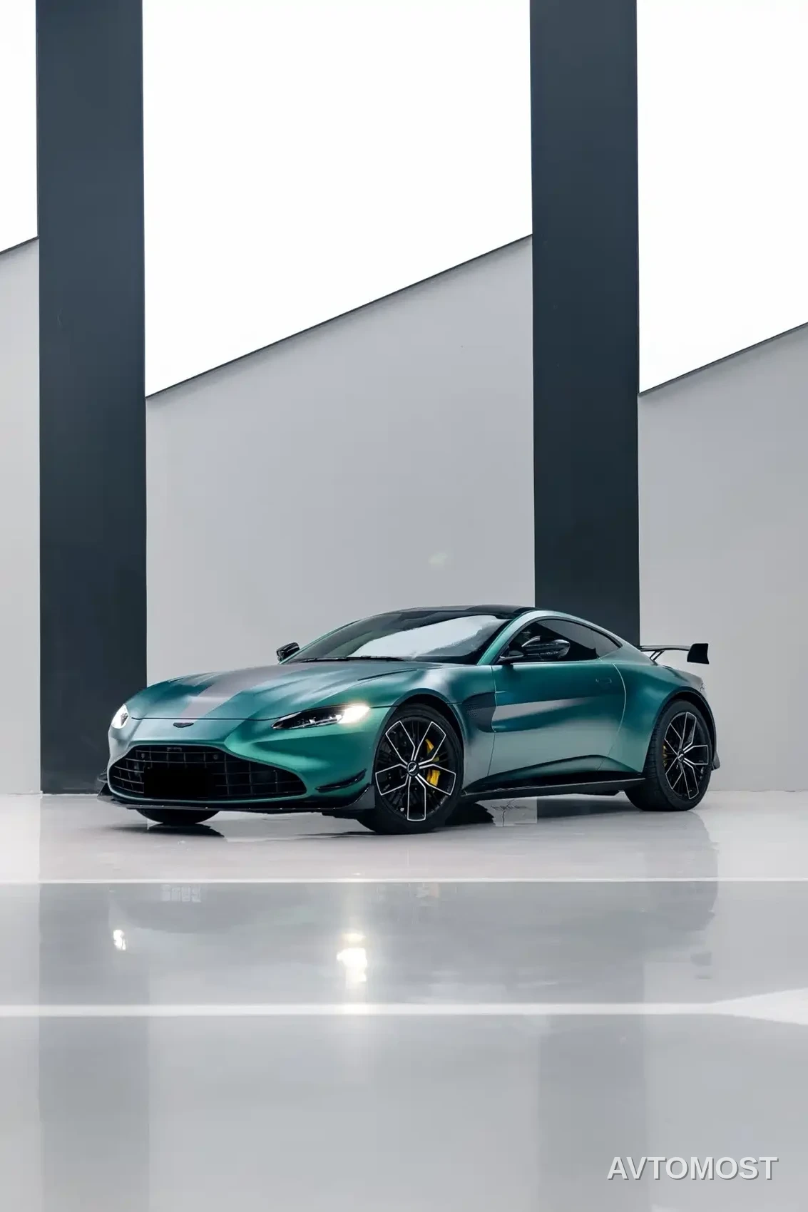 Aston Martin V8 Vantage 2020 4.0T V8 Coupe