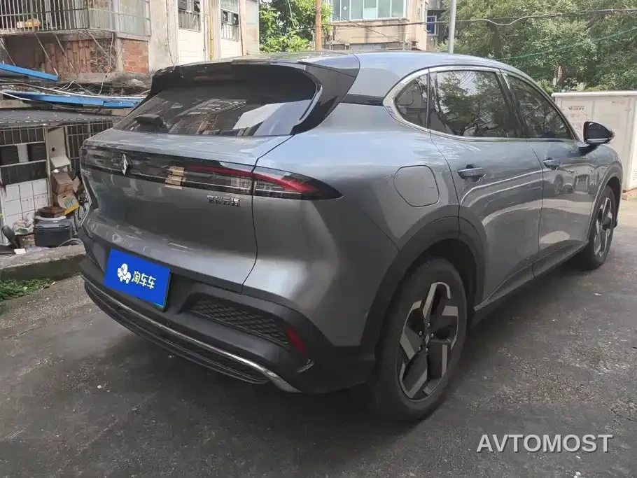 Baojun Yunhai 2024 140km Plug-in Hybrid — фото 1