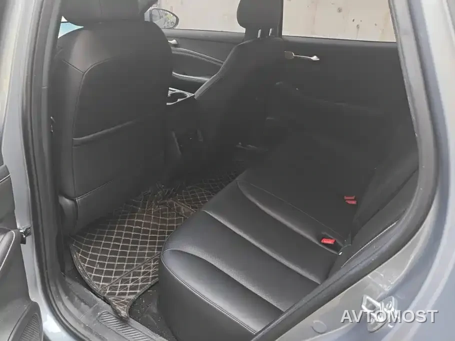 Baojun Yunhai 2024 140km Plug-in Hybrid — фото 5