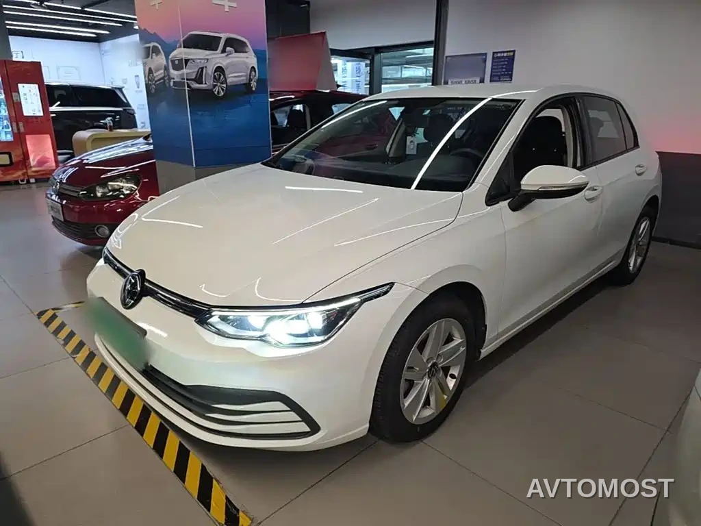 Volkswagen Golf 2023 Model 200TSI DSG — фото 1