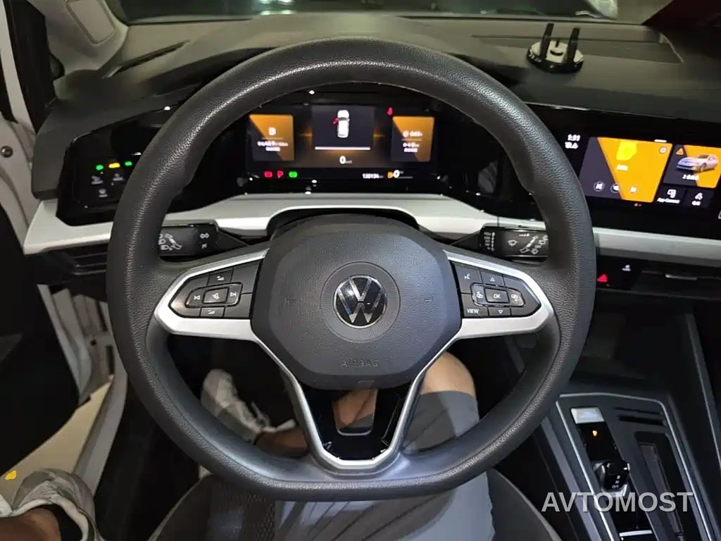 Volkswagen Golf 2023 Model 200TSI DSG — фото 11