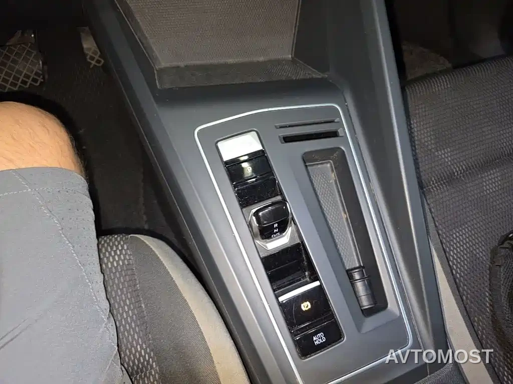 Volkswagen Golf 2023 Model 200TSI DSG — фото 14
