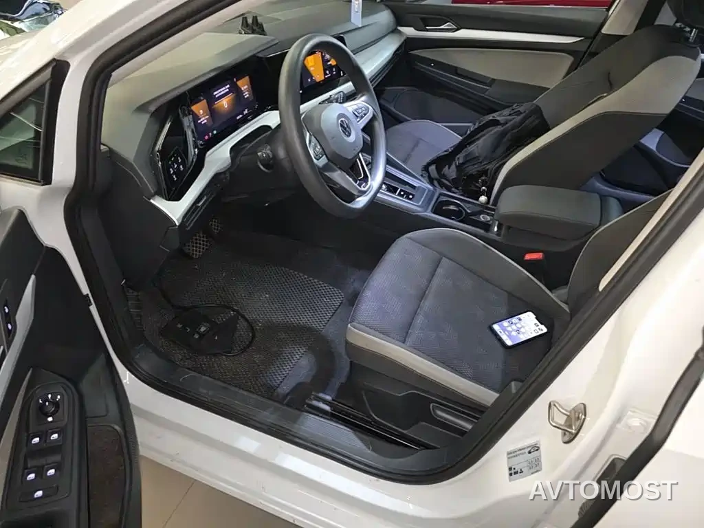Volkswagen Golf 2023 Model 200TSI DSG — фото 15