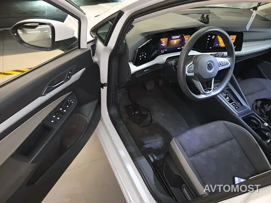 Volkswagen Golf 2023 Model 200TSI DSG — фото 16