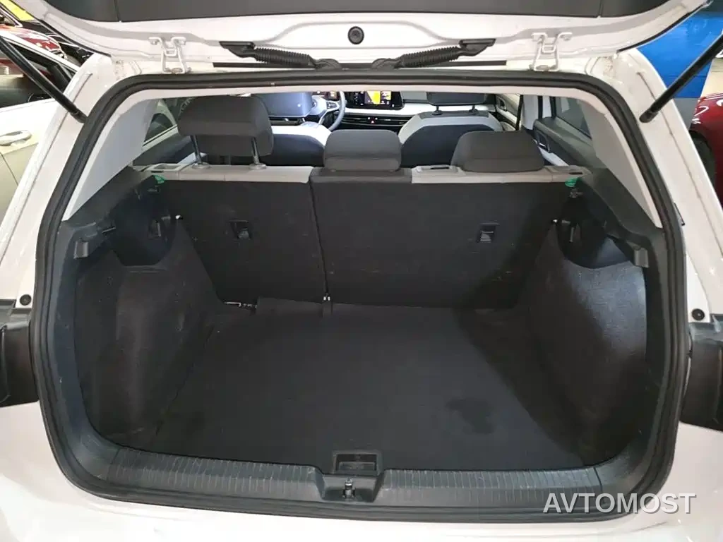 Volkswagen Golf 2023 Model 200TSI DSG — фото 19