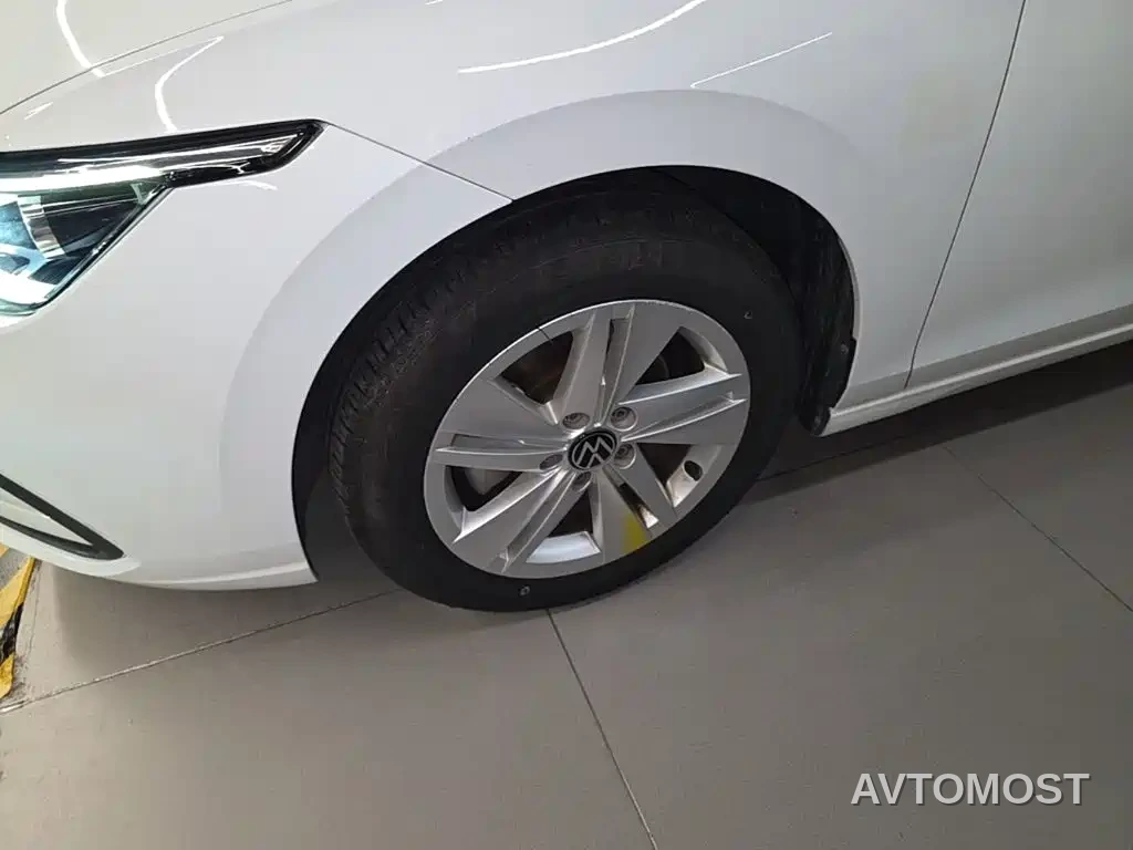 Volkswagen Golf 2023 Model 200TSI DSG — фото 23