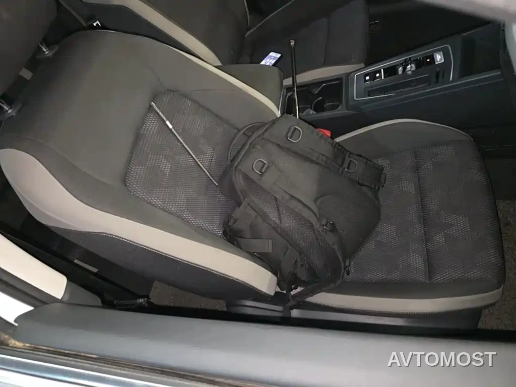Volkswagen Golf 2023 Model 200TSI DSG — фото 25