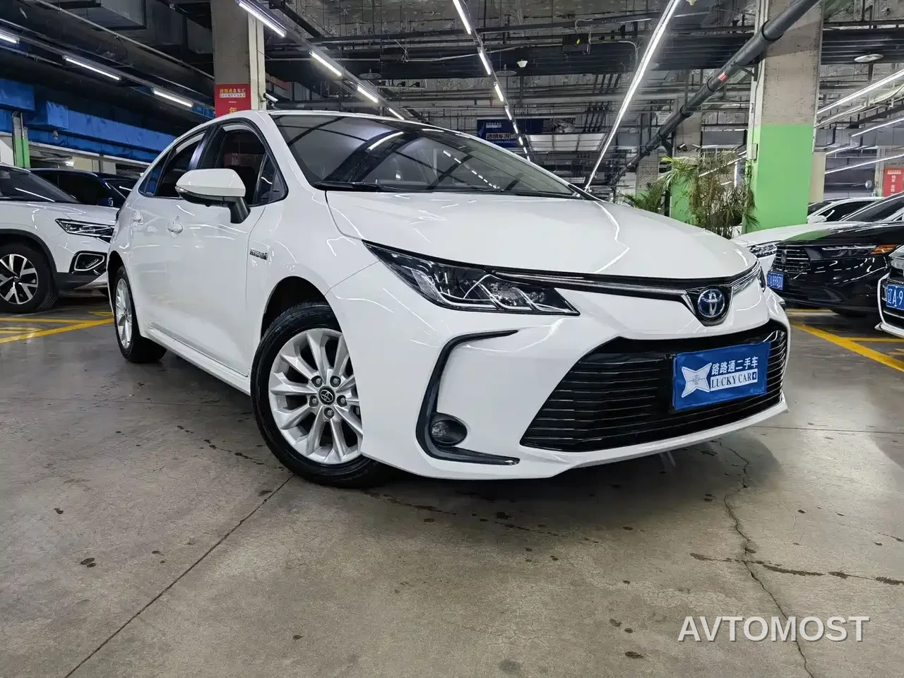 Toyota Corolla 2021 Hybrid 1.8L E-CVT Elite Edition — фото 3