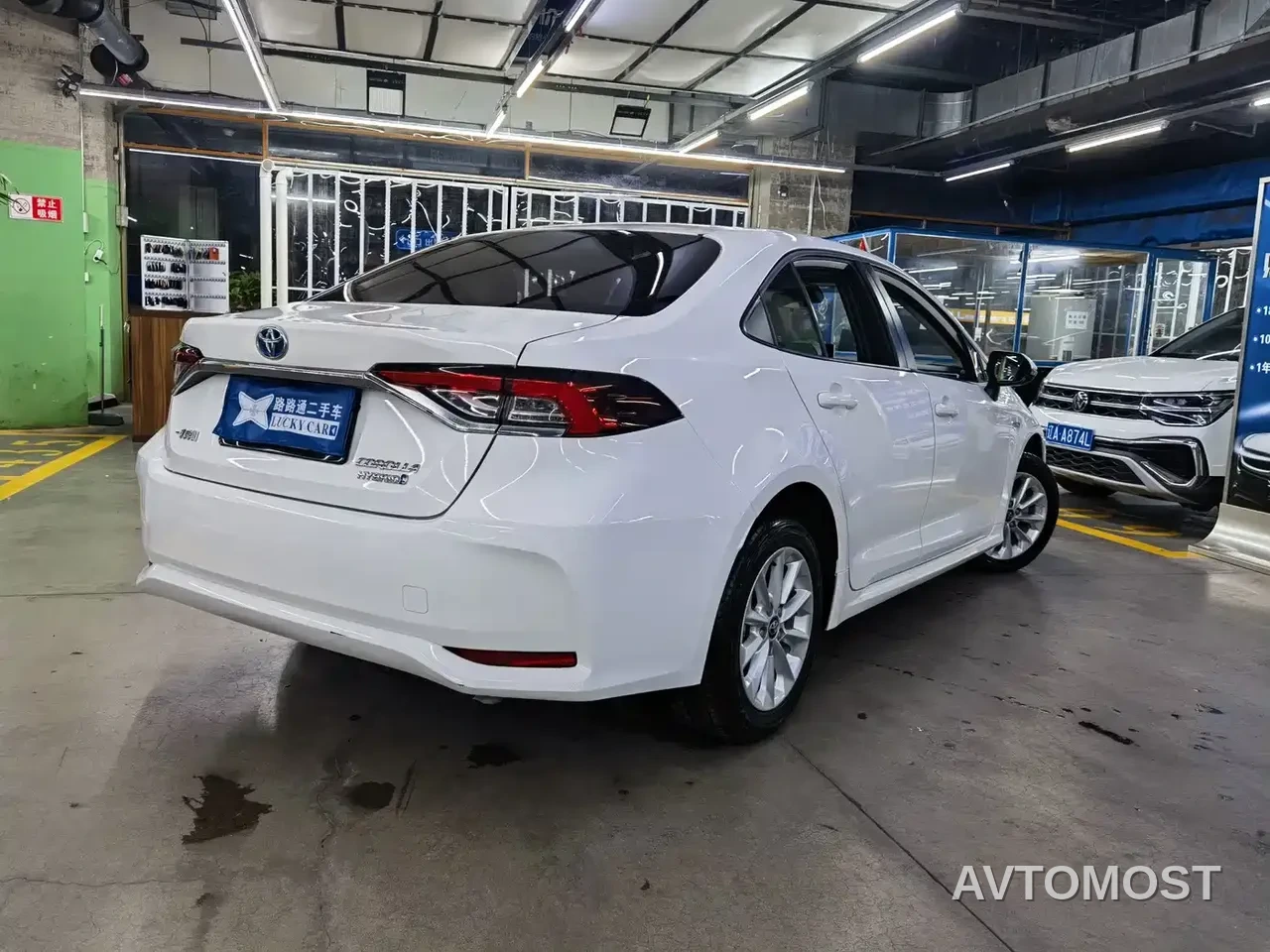 Toyota Corolla 2021 Hybrid 1.8L E-CVT Elite Edition — фото 4