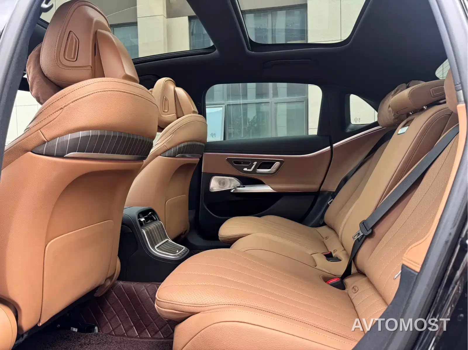 Mercedes-Benz E-Class 2024 Model E 300 L Luxury — фото 7