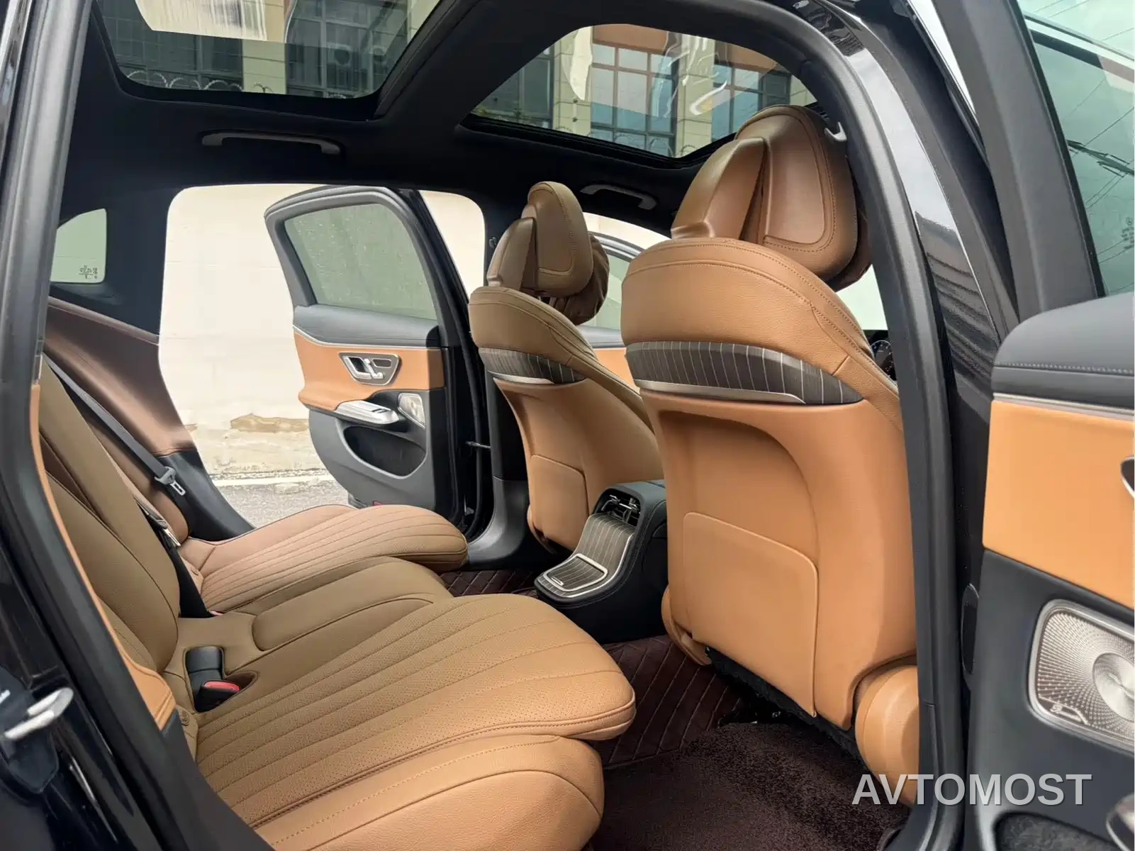 Mercedes-Benz E-Class 2024 Model E 300 L Luxury — фото 8