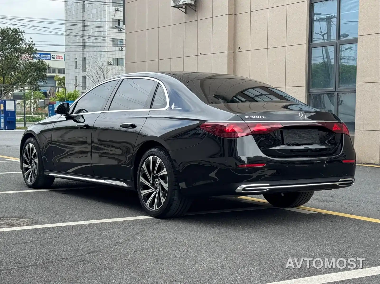 Mercedes-Benz E-Class 2024 Model E 300 L Luxury — фото 11