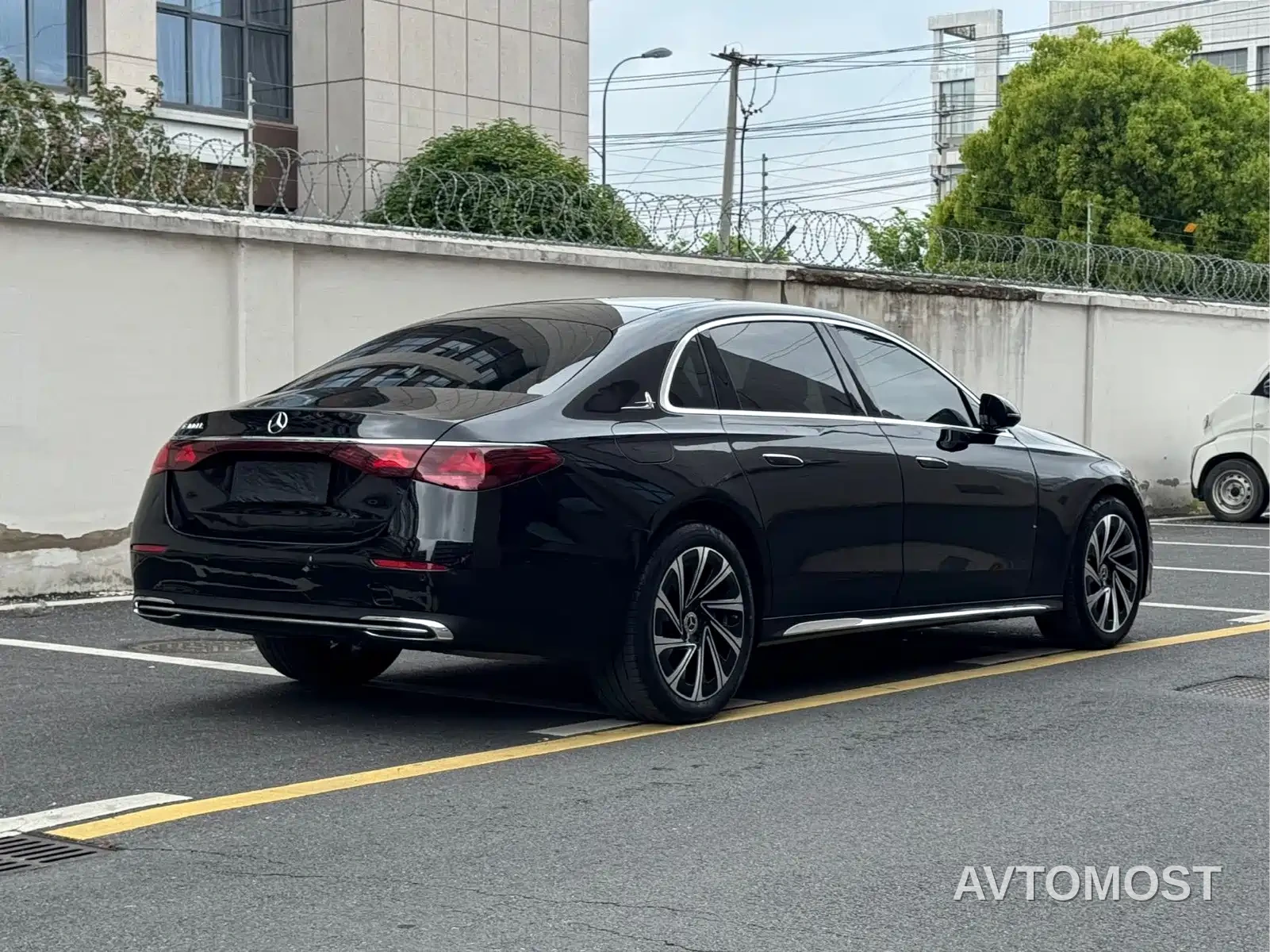 Mercedes-Benz E-Class 2024 Model E 300 L Luxury — фото 13