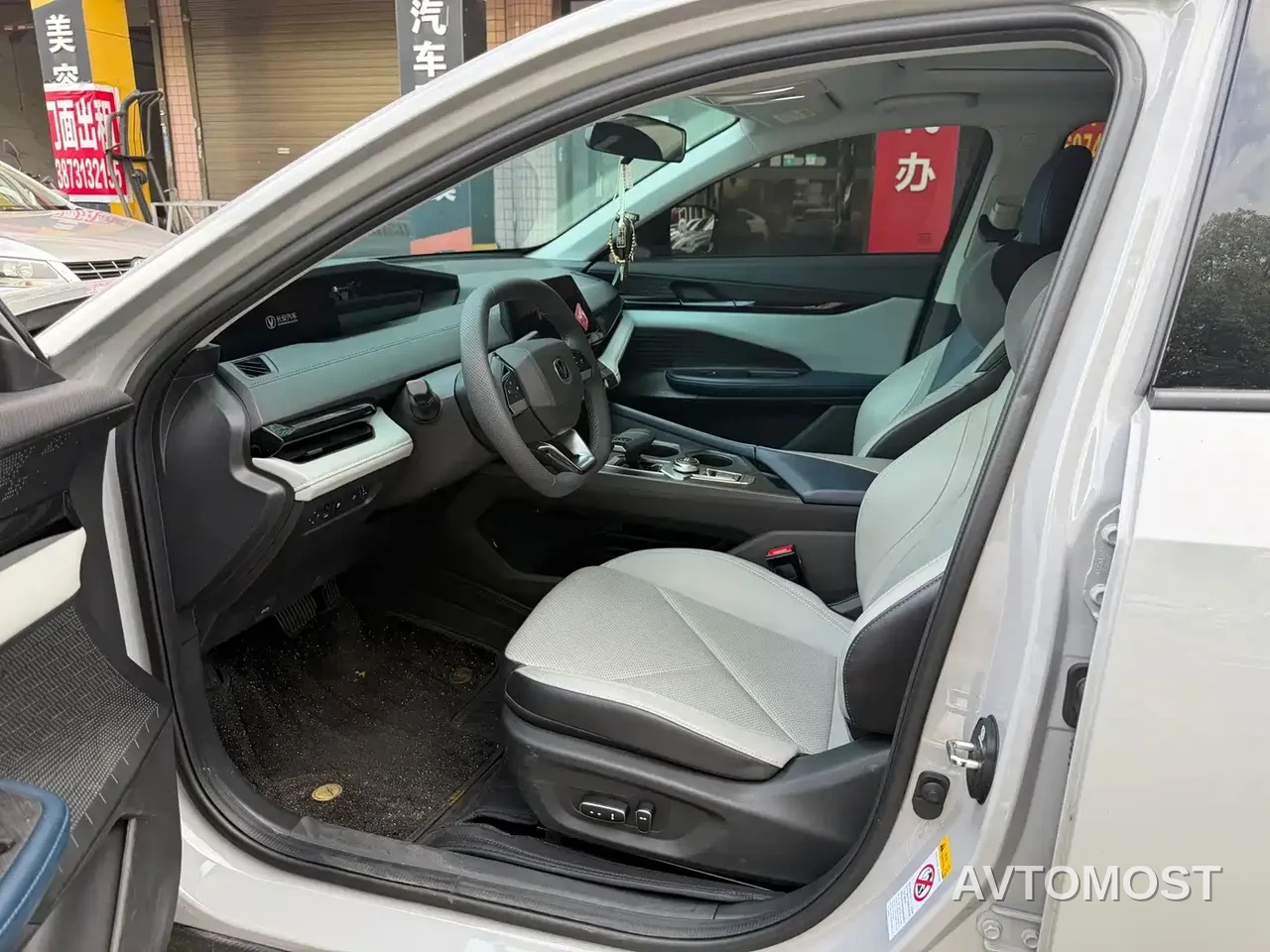 Changan UNI-V iDD 2023 ZhiDian iDD 1.5T 113km Smart Fun Edition — фото 4