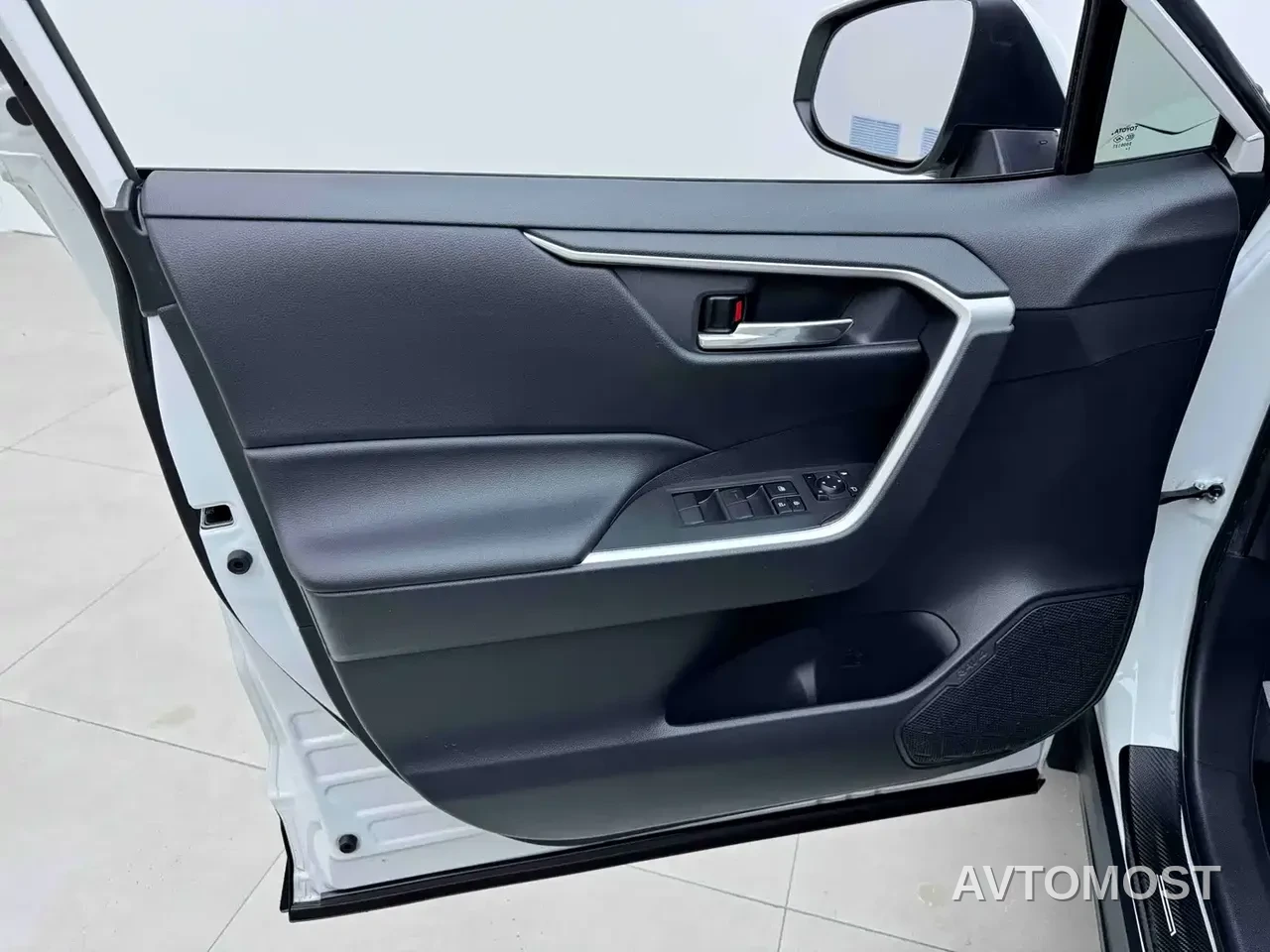 Toyota RAV4 Rongfang Dual Engine E+ 2021 2.5L 2WD Elite Pro — фото 6