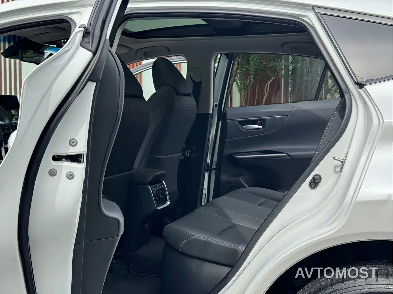 Toyota Venza 2022 Dual Engine 2.5L CVT 4WD Supreme — фото 6