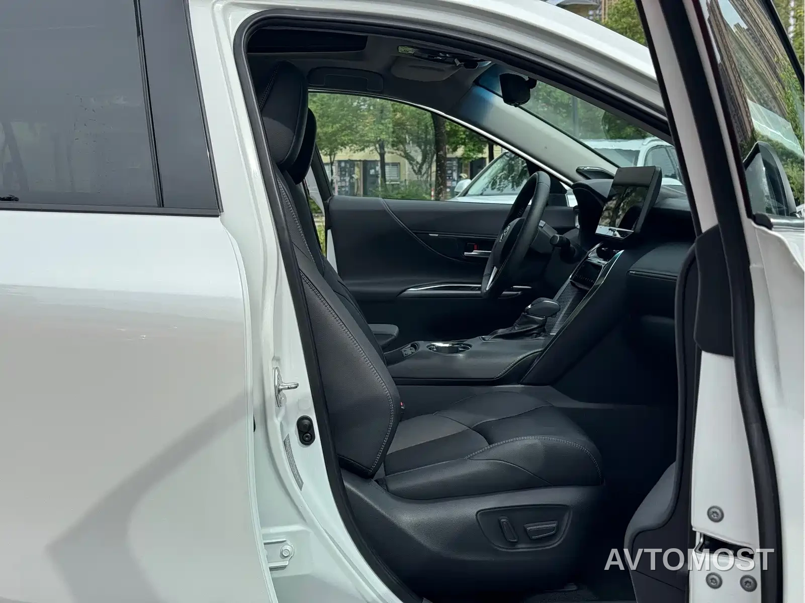 Toyota Venza 2022 Dual Engine 2.5L CVT 4WD Supreme — фото 7