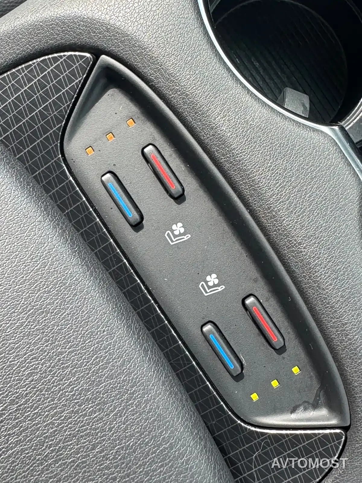 Toyota Venza 2022 Dual Engine 2.5L CVT 4WD Supreme — фото 10