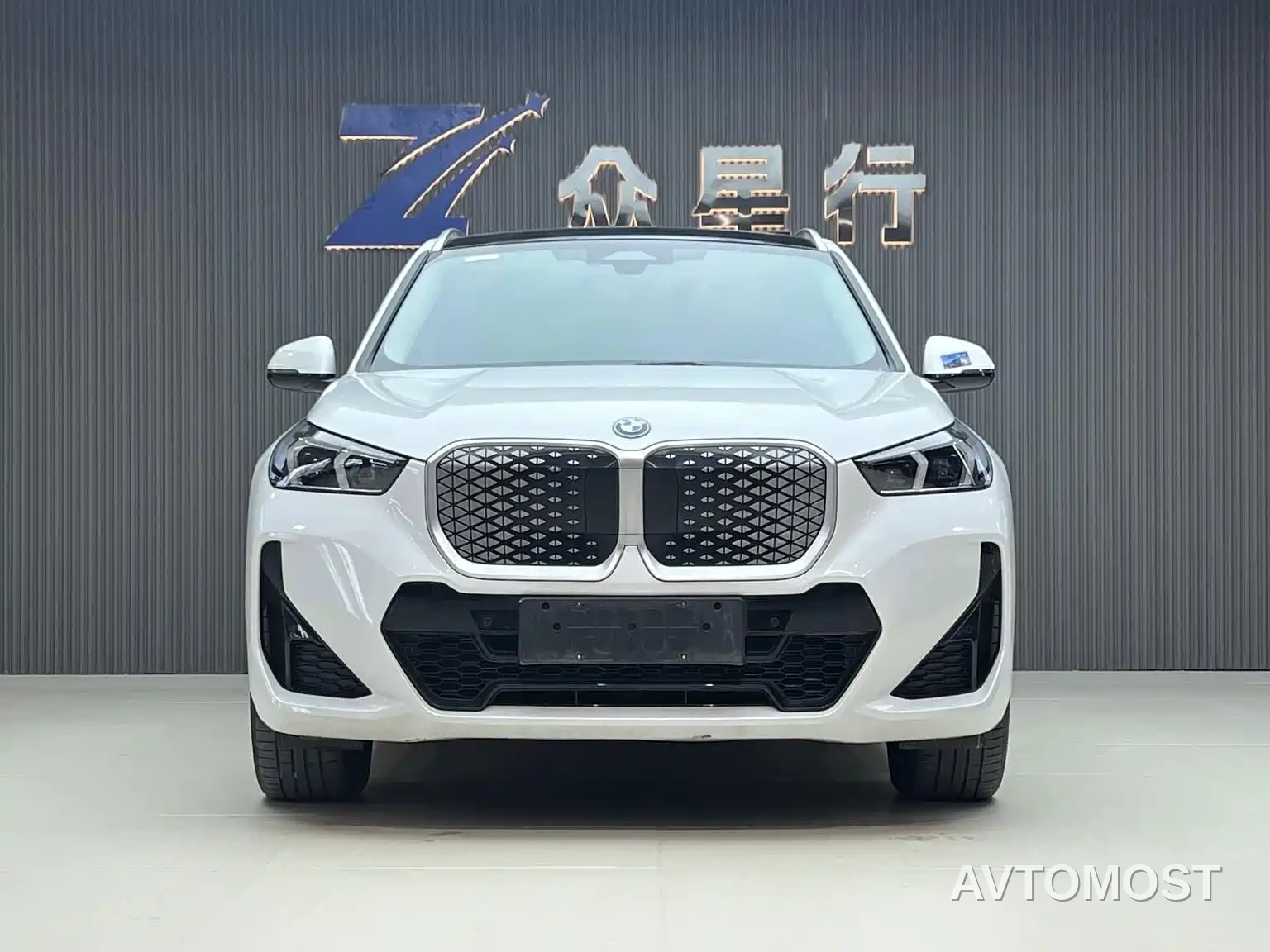BMW iX1 2023 eDrive25L M Sport Package — фото 2