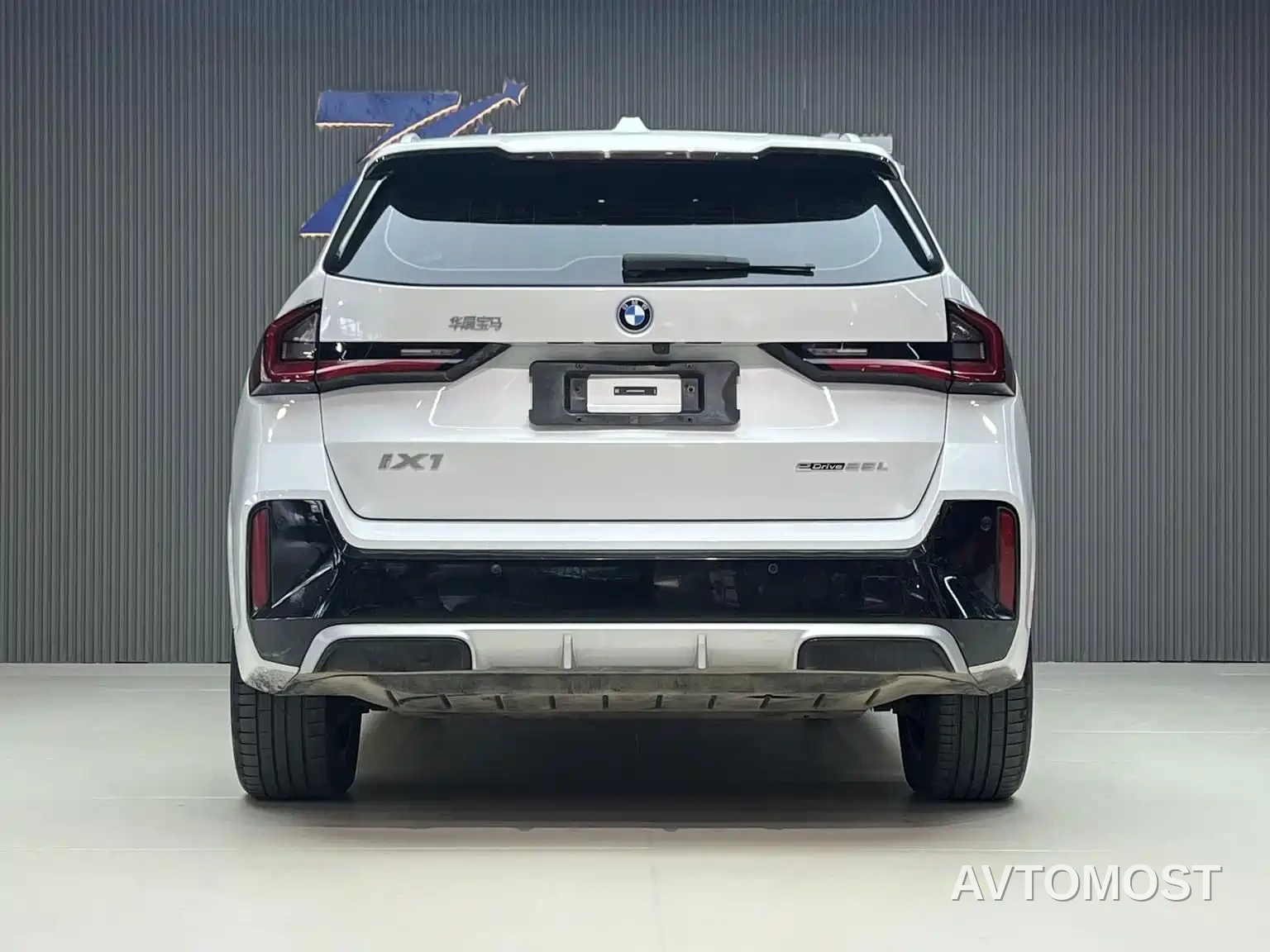 BMW iX1 2023 eDrive25L M Sport Package — фото 3