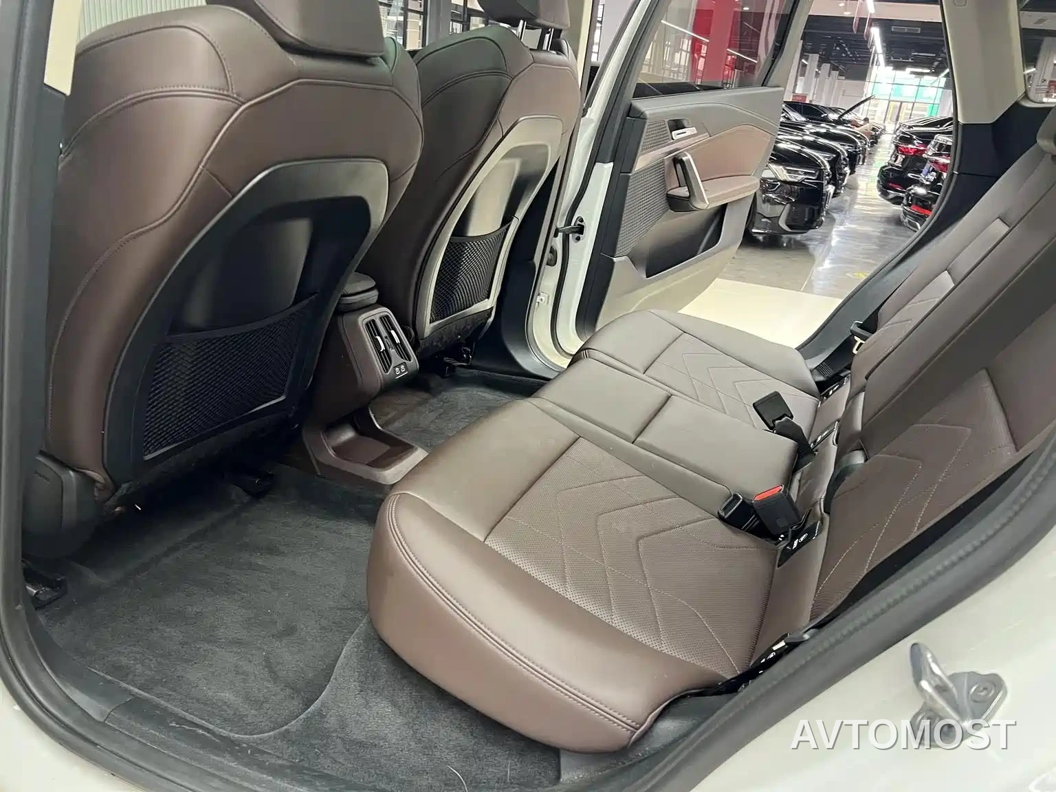 BMW iX1 2023 eDrive25L M Sport Package — фото 7
