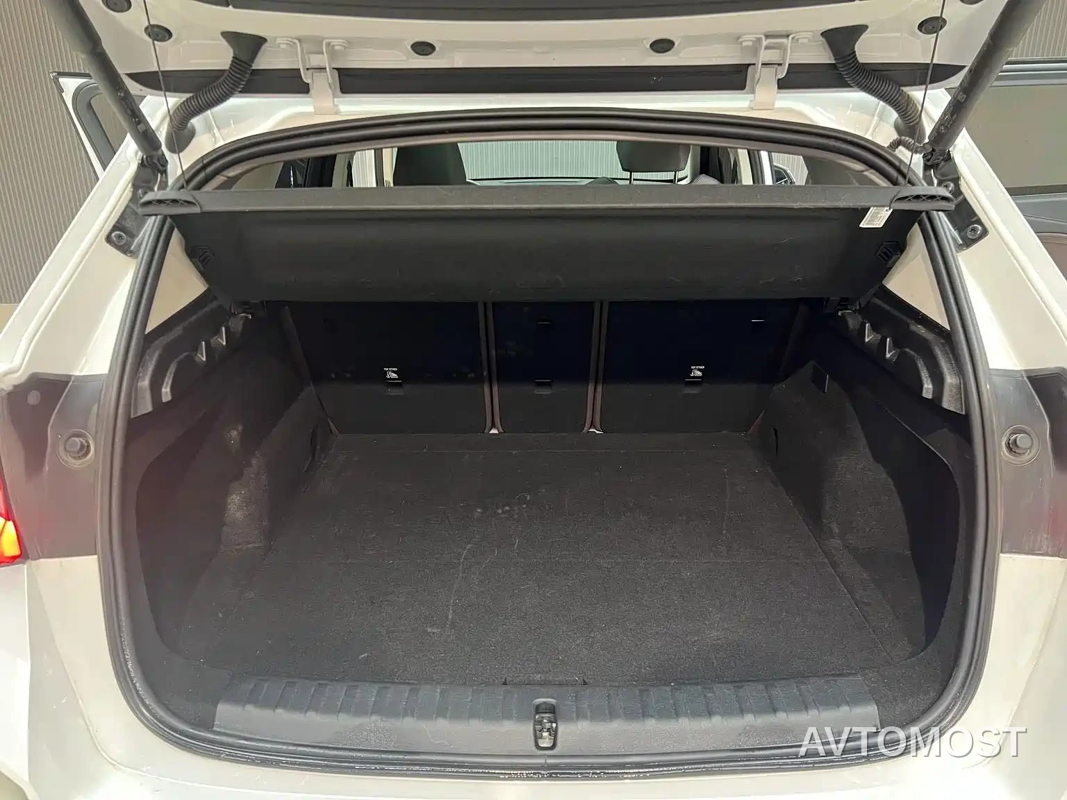 BMW iX1 2023 eDrive25L M Sport Package — фото 11