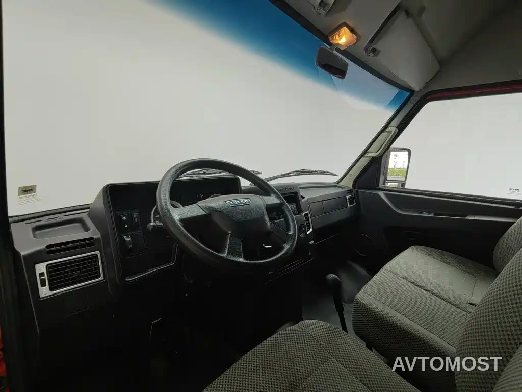 Iveco Daily 2021 Model 2.8T V35 VAN Cargo Van 3 Seats Short Wheelbase Medium Roof Single Tire Manual Door — фото 4