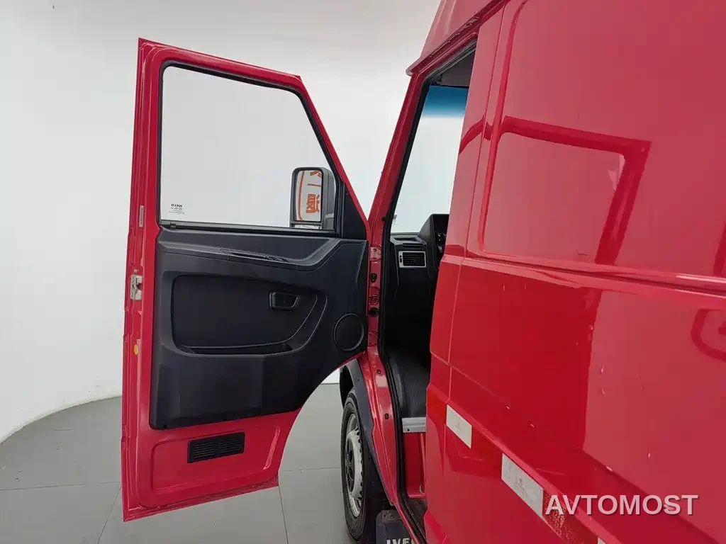 Iveco Daily 2021 Model 2.8T V35 VAN Cargo Van 3 Seats Short Wheelbase Medium Roof Single Tire Manual Door — фото 7