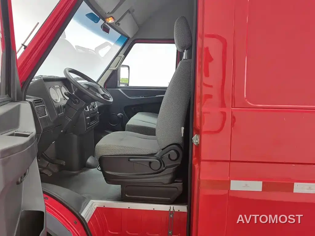 Iveco Daily 2021 Model 2.8T V35 VAN Cargo Van 3 Seats Short Wheelbase Medium Roof Single Tire Manual Door — фото 8
